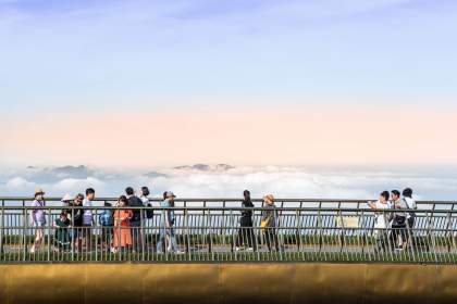 Ba Na Hills is as beautiful as a fairyland during cloud-hunting season