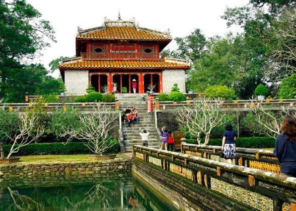 KHÁM PHÁ THÀNH CỔ HUẾ